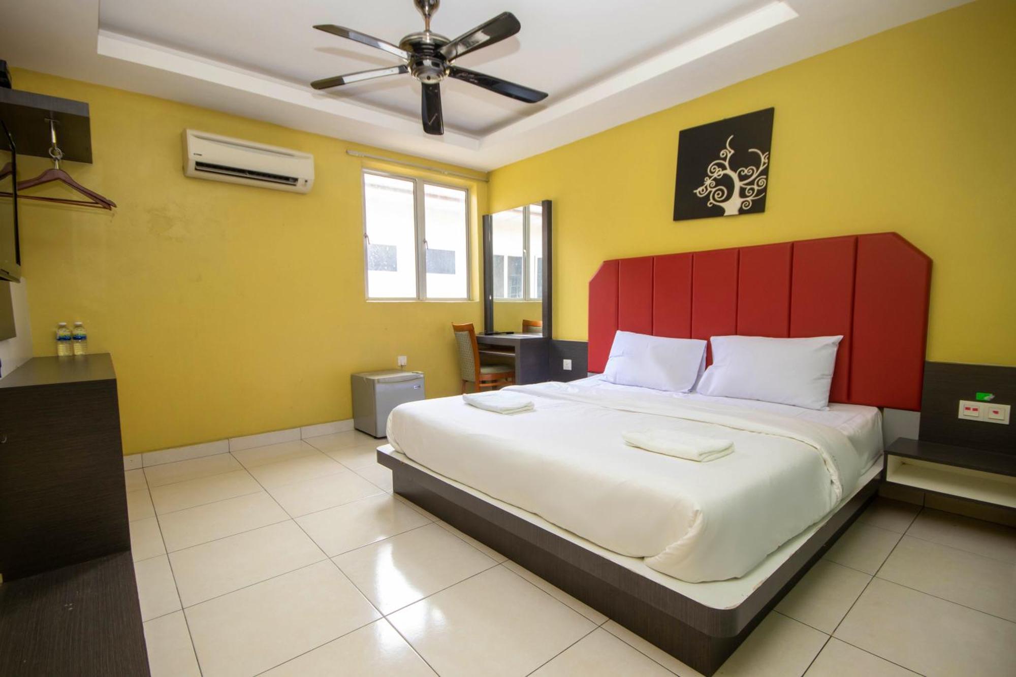 Jq Happy Lumut Hotel Buitenkant foto