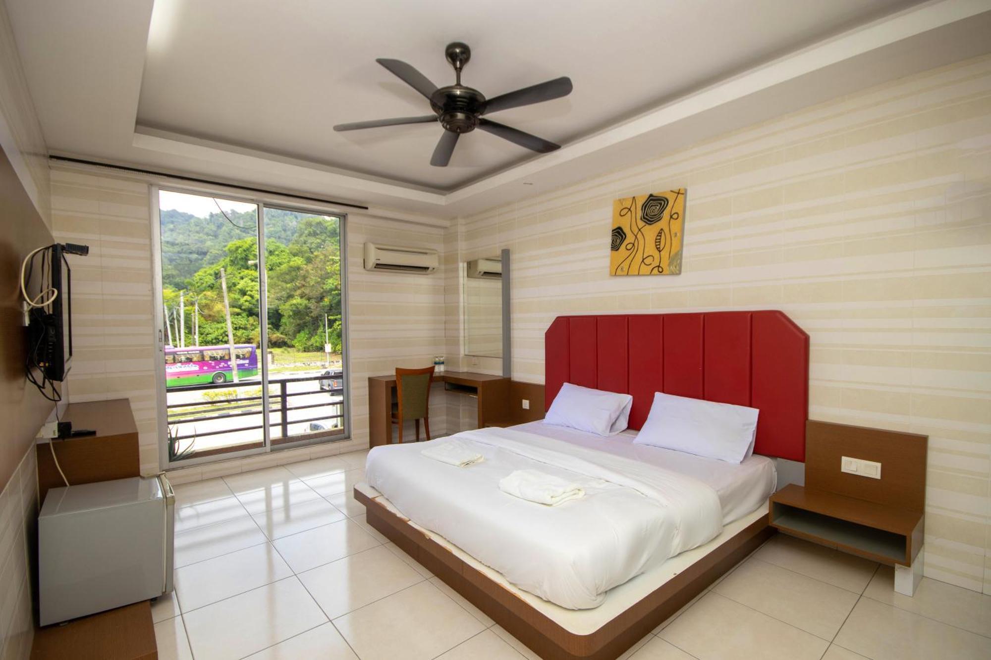 Jq Happy Lumut Hotel Buitenkant foto